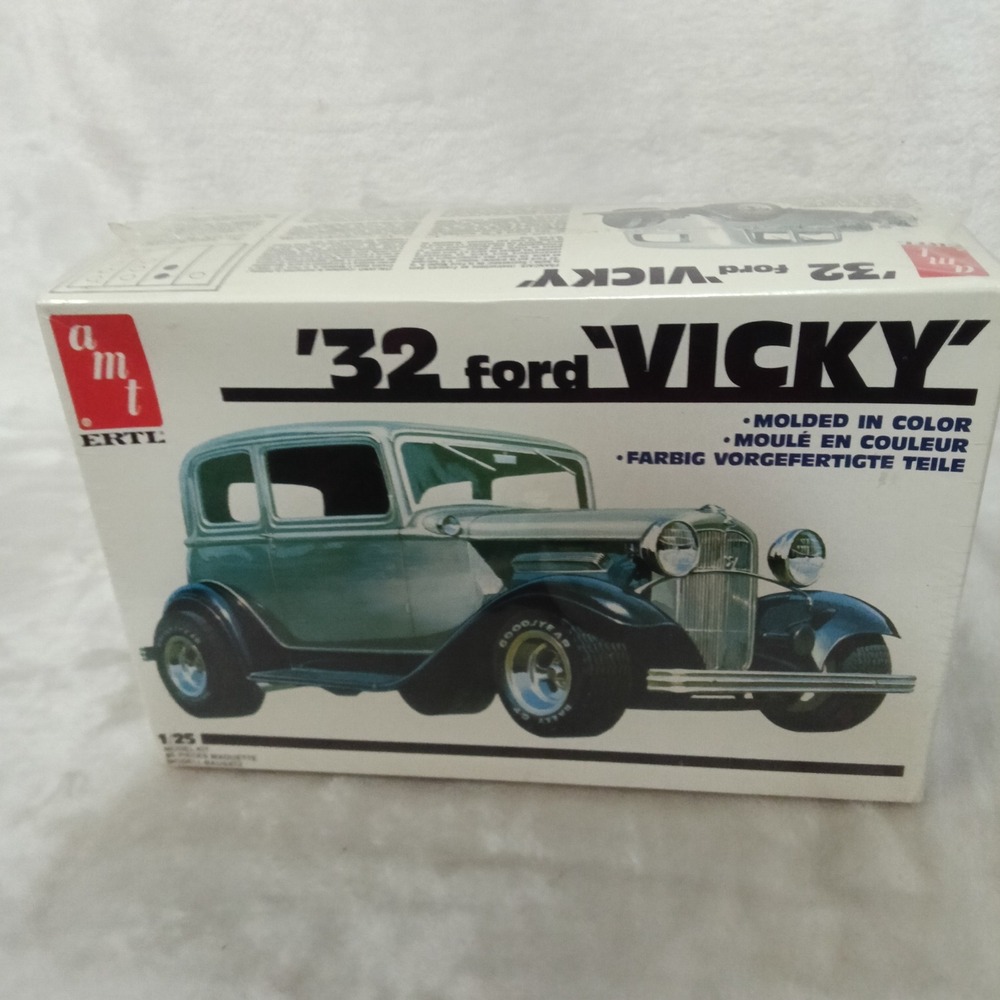 AMT Ertl 32 Ford Vicky 1:25 Scale Model Kit 6573 Vintage Sealed